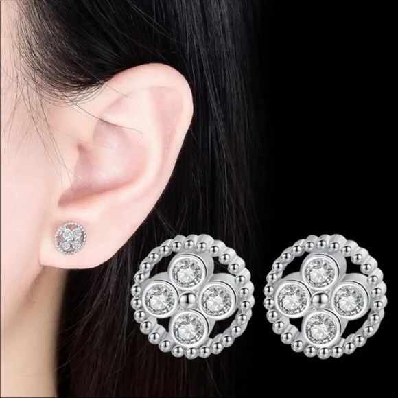 🌟 Sterling Silver Circle Stud Earrings - Picture 5 of 5